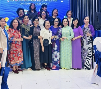 HỌP MẶT CỰU GIÁO CHỨC CỤM 10 Tp Hồ Chí Minh. Sảnh Hoà Bình phường DIÊN HỒNG