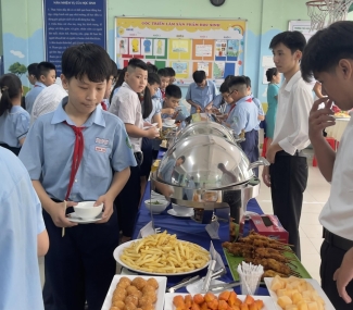 Trường Tiểu học Trương Định tin tưởng lựa chọn tổ chức buổi tiệc buffet cho buổi lễ Tổng kết,